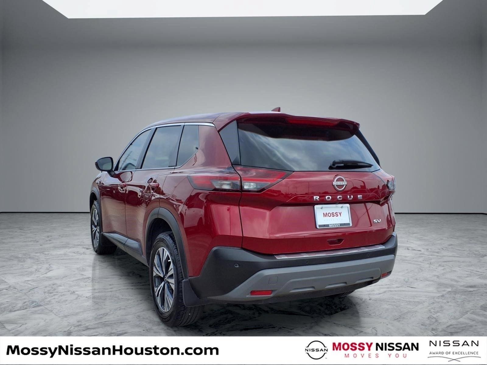Used 2023 Nissan Rogue SV FWD image 2