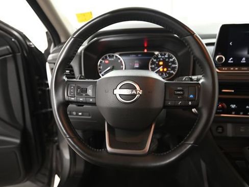 Used 2025 Nissan Rogue SV AWD/4WD image 4