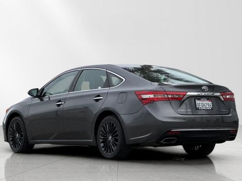 Used 2018 Toyota Avalon Touring image 6
