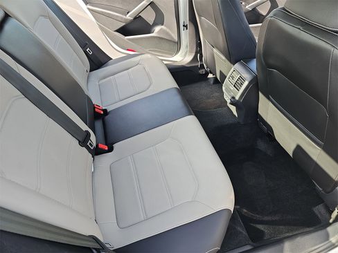 Used 2021 Volkswagen Passat 2.0T R-Line image 11