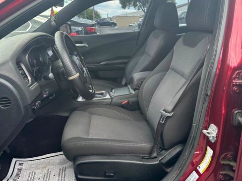 Used 2018 Dodge Charger SXT w/ Blacktop Package RWD image 13