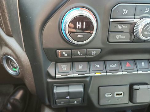 Used 2020 GMC Sierra 2500 Denali w/ Denali Ultimate Package image 19