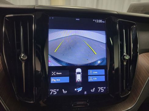 Used 2021 Volvo XC60 T5 Momentum image 16