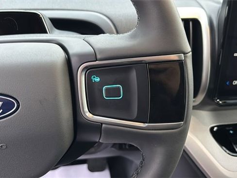 New 2025 Ford Expedition Active image 17