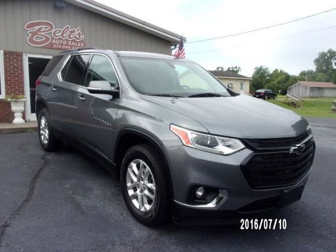 Used 2020 Chevrolet Traverse LT w/ LPO, Black Accent Package AWD/4WD image 3
