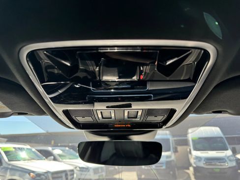 Used 2018 Land Rover Range Rover Velar S image 30