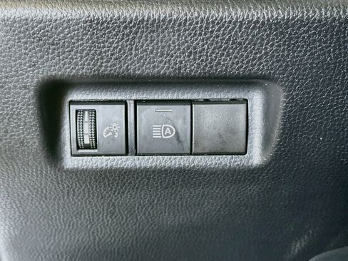 Used 2022 Toyota RAV4 XLE AWD/4WD image 17