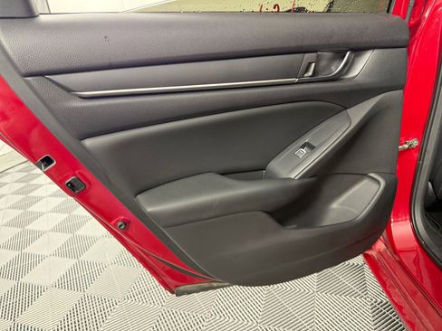Used 2018 Honda Accord Sport image 17