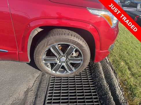 Used 2019 GMC Acadia Denali image 2