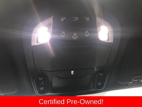 Used 2025 Chrysler Pacifica Limited image 23