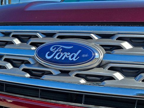 Used 2018 Ford Explorer Limited w/ Equipment Group 301A image 11