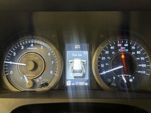 Used 2018 Toyota Sienna LE w/ Carpet Mat Package image 15