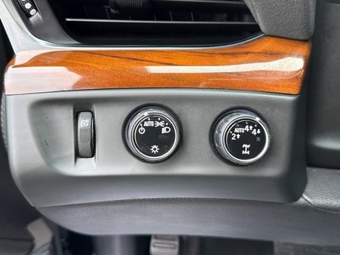 Used 2018 Cadillac Escalade ESV Luxury image 21