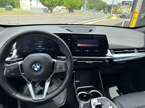 Used 2025 BMW X1 xDrive28i AWD/4WD image 4