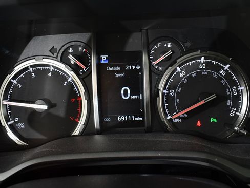 Used 2021 Toyota 4Runner Limited image 25