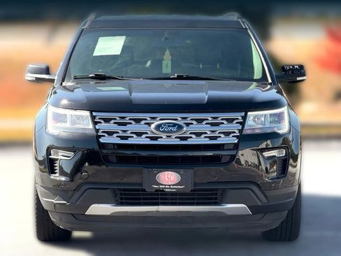 Used 2018 Ford Explorer XLT w/ Equipment Group 202A image 6