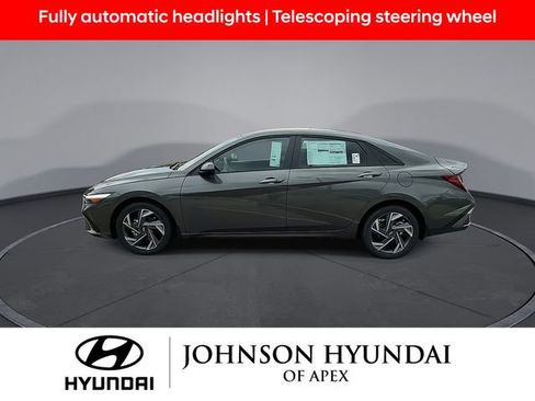 Used 2025 Hyundai Elantra Sport FWD image 5