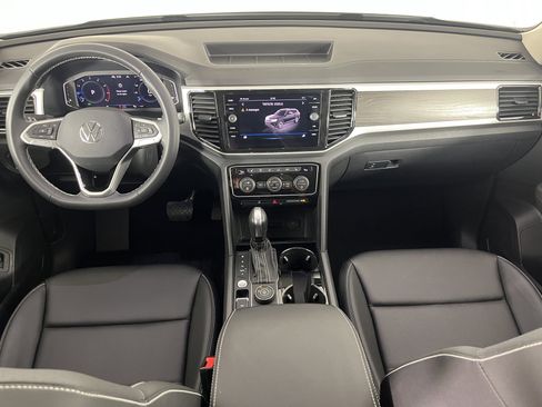 Certified 2023 Volkswagen Atlas SE w/ Black Wheel Package image 10