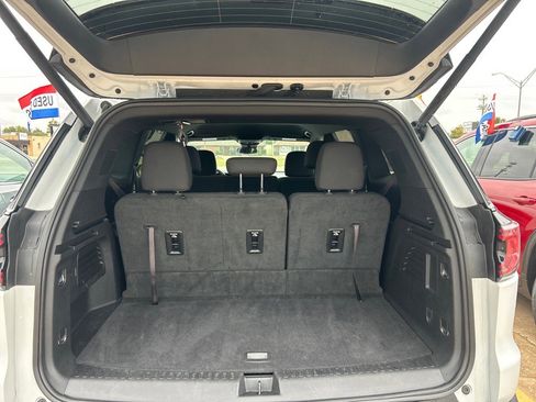 Used 2025 GMC Acadia Elevation image 8