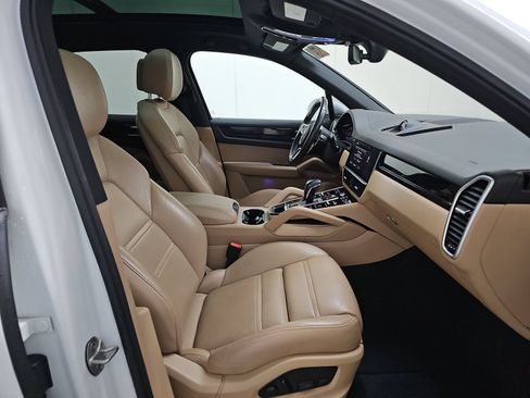 Used 2023 Porsche Cayenne AWD/4WD image 11