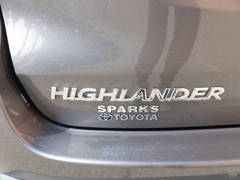 Used 2019 Toyota Highlander FWD V6 image 16