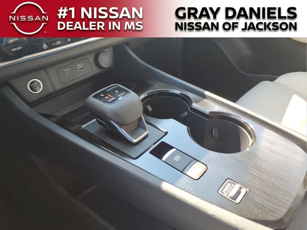 Used 2023 Nissan Rogue SV w/ SV Premium B Package FWD image 19