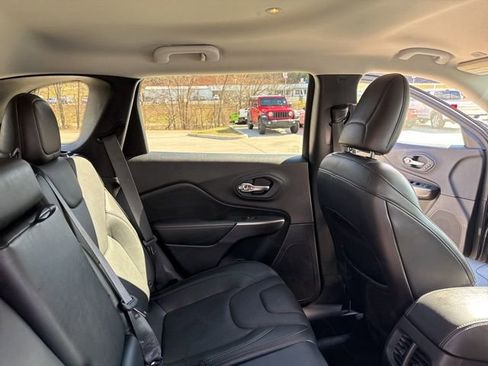 Used 2019 Jeep Cherokee Limited image 34