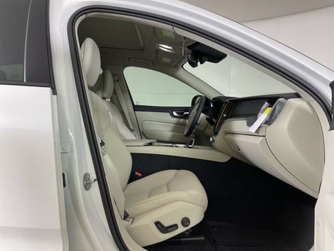 Certified 2025 Volvo XC60 T8 Core w/ Protection Package Premier AWD/4WD image 20