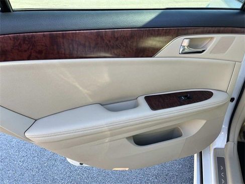 Used 2011 Toyota Avalon Limited image 17