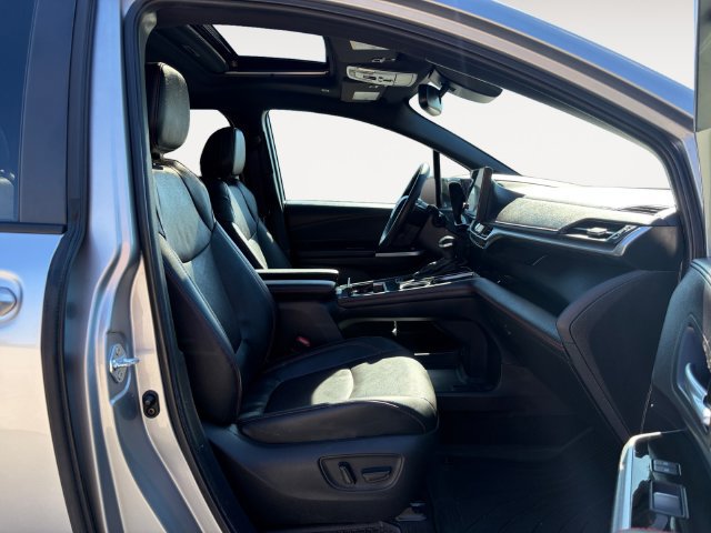Used 2025 Toyota Sienna XSE w/ XSE Premium Package AWD/4WD image 15