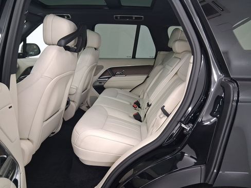 Used 2025 Land Rover Range Rover SE image 13