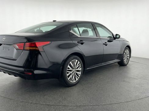 Used 2025 Nissan Altima 2.5 SV image 9