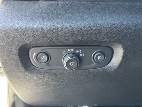 Used 2020 Chevrolet Traverse LT image 31