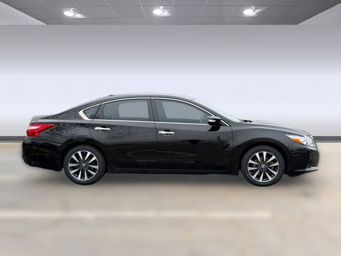 Used 2016 Nissan Altima 2.5 SL w/ Moonroof Package image 7