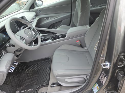 New 2026 Hyundai Elantra SEL Sport FWD image 4