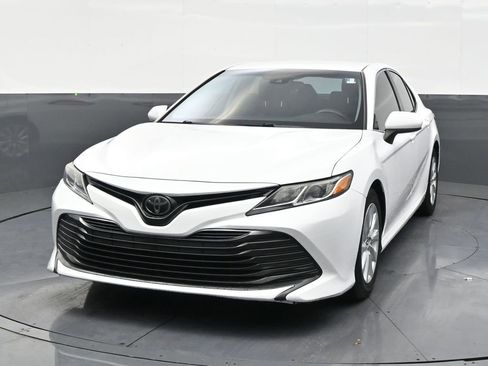 Used 2019 Toyota Camry LE image 8