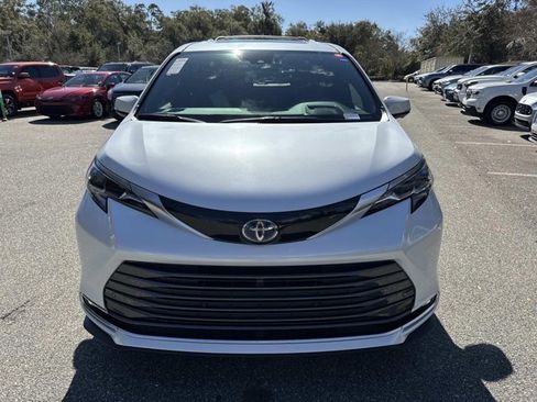 New 2025 Toyota Sienna Platinum image 6