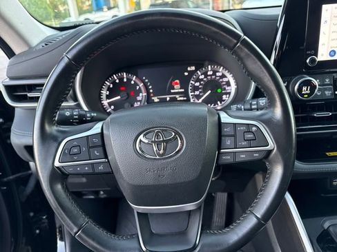 Used 2023 Toyota Highlander XLE image 14