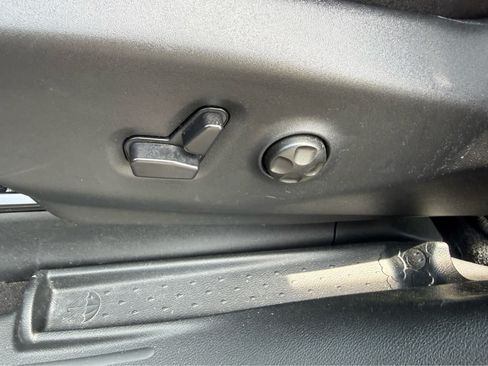 Used 2026 Chrysler Pacifica Select FWD image 15