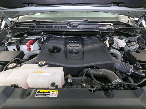 Used 2024 Toyota Tundra SR5 AWD/4WD image 14