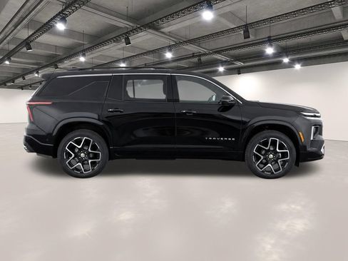 Used 2025 Chevrolet Traverse High Country FWD image 8