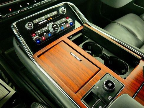 Used 2023 Lincoln Navigator Reserve image 16