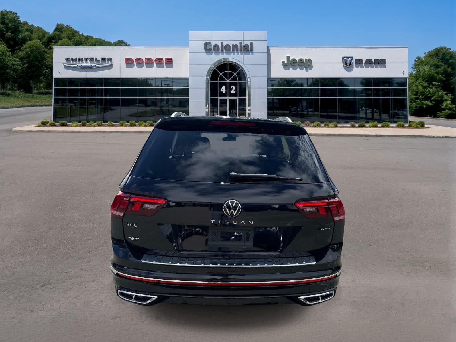 Used 2024 Volkswagen Tiguan SEL R-Line AWD/4WD image 4