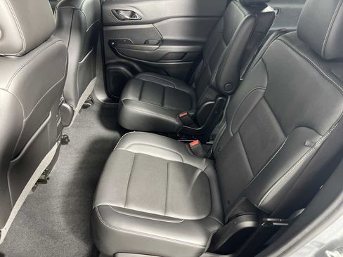 Used 2023 GMC Acadia SLT w/ Elevation Edition FWD image 27