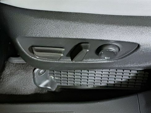 Used 2024 Toyota Sienna XLE FWD image 13