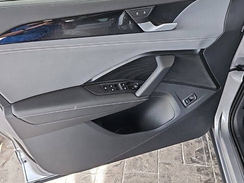 New 2025 Volkswagen Tiguan SE image 26