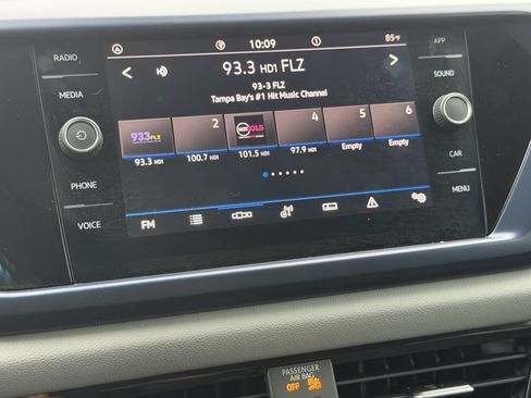 Certified 2022 Volkswagen Taos SE FWD image 21