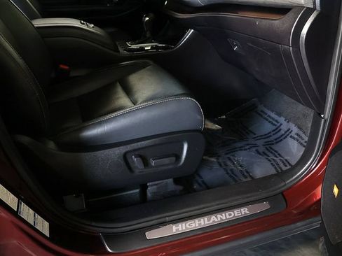 Used 2019 Toyota Highlander Limited Platinum AWD/4WD image 39