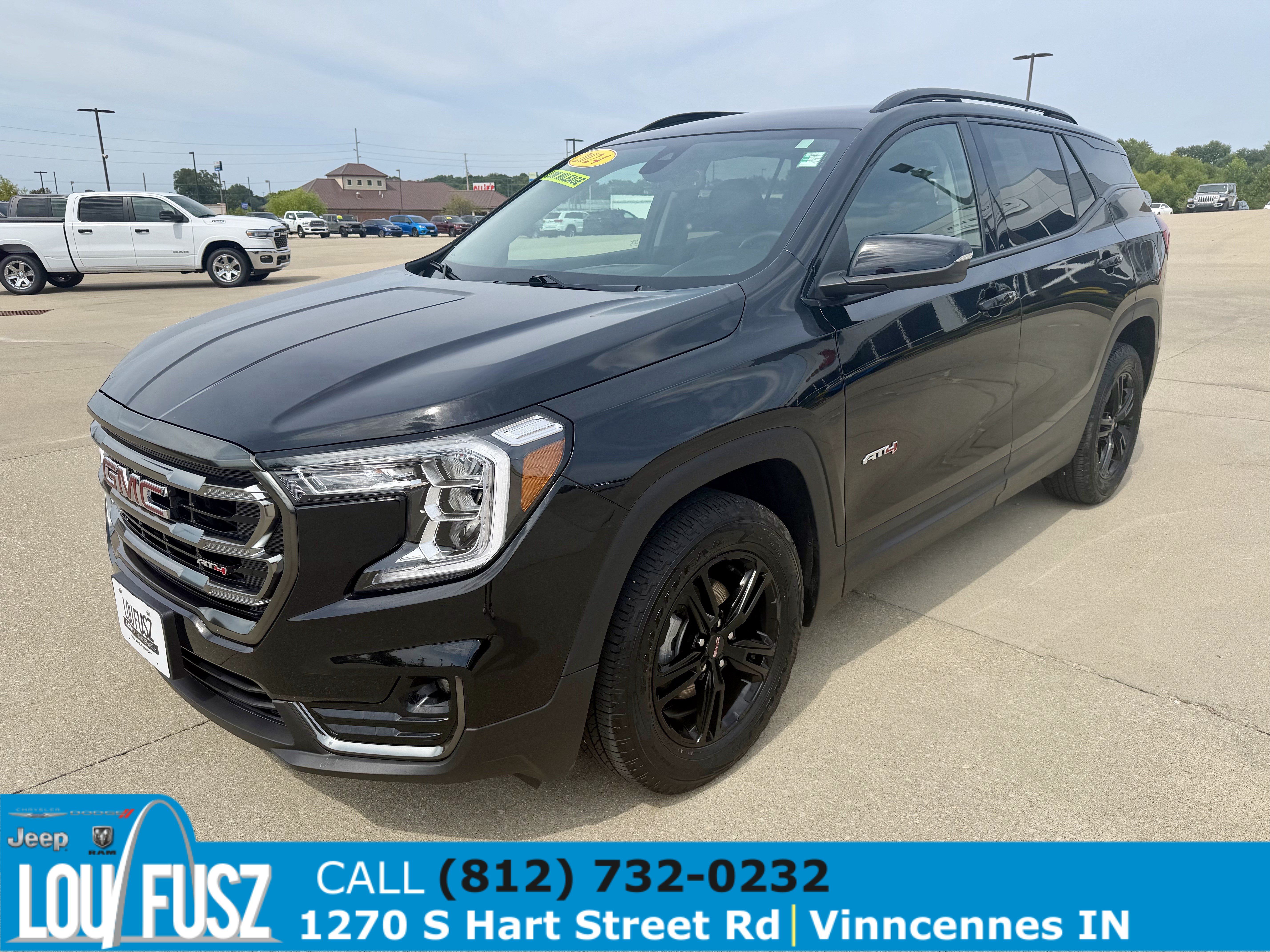 Used 2024 GMC Terrain AT4 AWD/4WD image 3