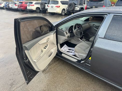 Used 2010 Toyota Corolla LE image 14